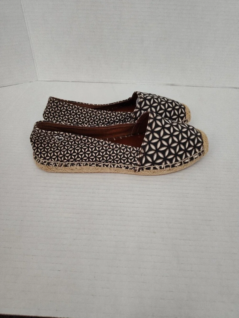 Brighton Rattan Canvas Espadrilles Black and Tan Size 7 Slip on Women's Shoes